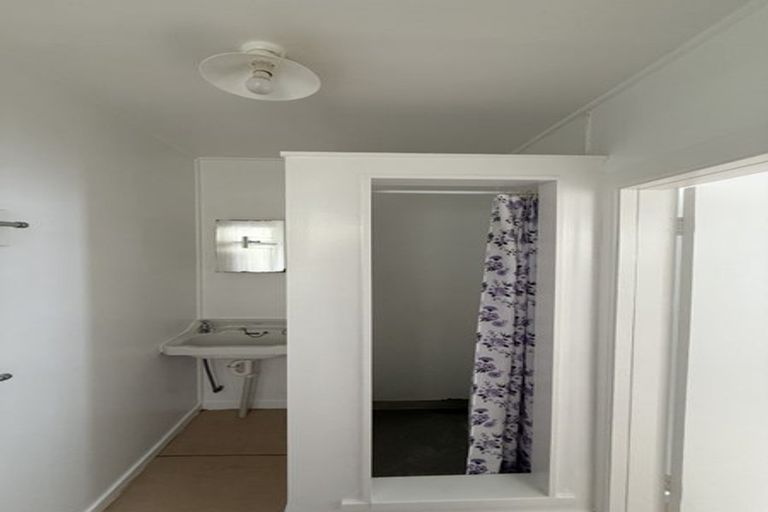 Photo of property in 8 Rixon Grove, Mount Victoria, Wellington, 6011