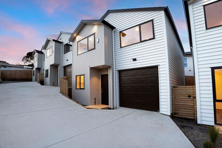 Photo of property in 5b Topliss Drive, Northcross, Auckland, 0632