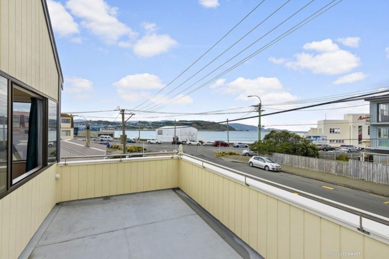 Photo of property in 6 Rua Street, Lyall Bay, Wellington, 6022