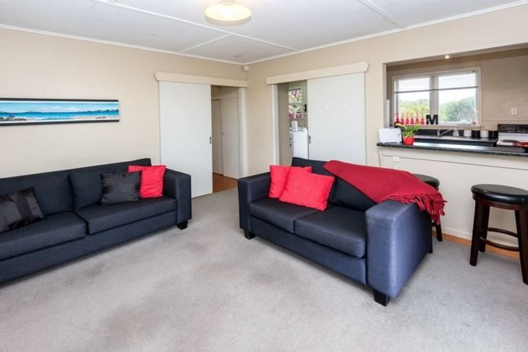Photo of property in 1/80 Gloria Avenue, Te Atatu Peninsula, Auckland, 0610