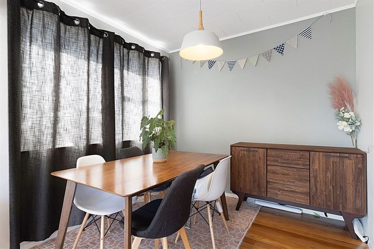 Photo of property in 63a Harrington Road, Henderson, Auckland, 0610