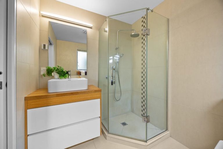 Photo of property in 1 Creggan Crescent, Flat Bush, Auckland, 2019