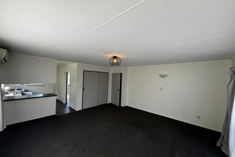Photo of property in 31 Cumberland Street, Merrilands, New Plymouth, 4312