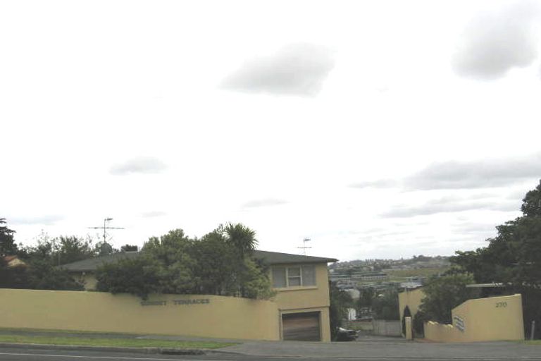 Photo of property in 10/270 Sunset Road, Windsor Park, Auckland, 0632