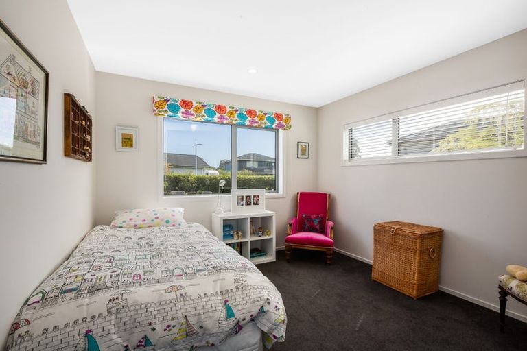 Photo of property in 52 Resolution Drive, Whitby, Porirua, 5024