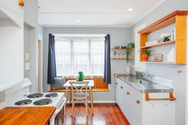 Photo of property in 654 Featherston Street, Roslyn, Palmerston North, 4414