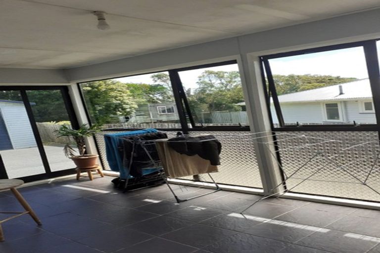 Photo of property in 45 Kenmore Street, Newlands, Wellington, 6037