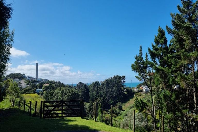 Photo of property in 154 Pioneer Road, Spotswood, New Plymouth, 4310