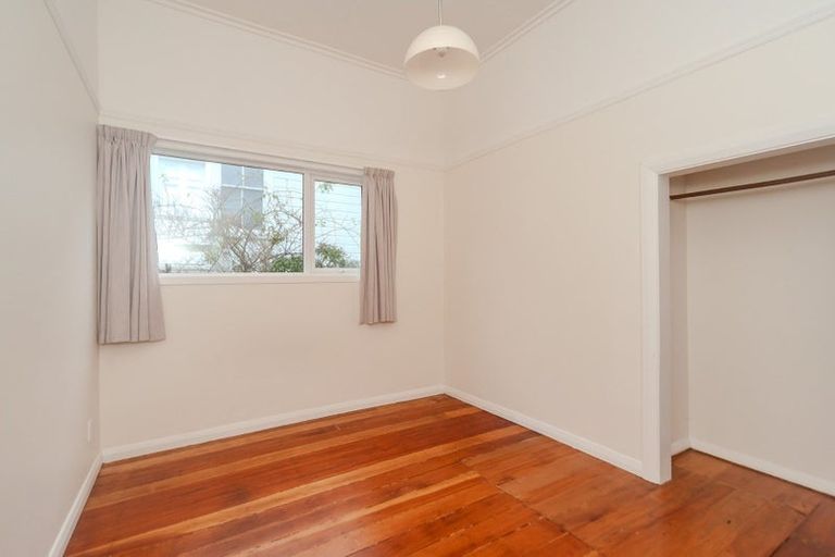 Photo of property in 37 Ara Paiwhenua, Tawa, Wellington, 5028