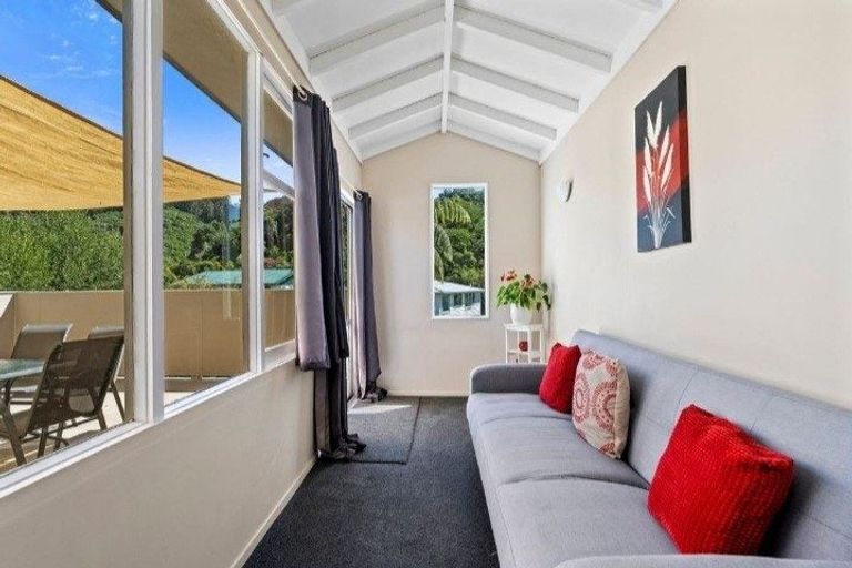 Photo of property in 38 Larsen Crescent, Tawa, Wellington, 5028