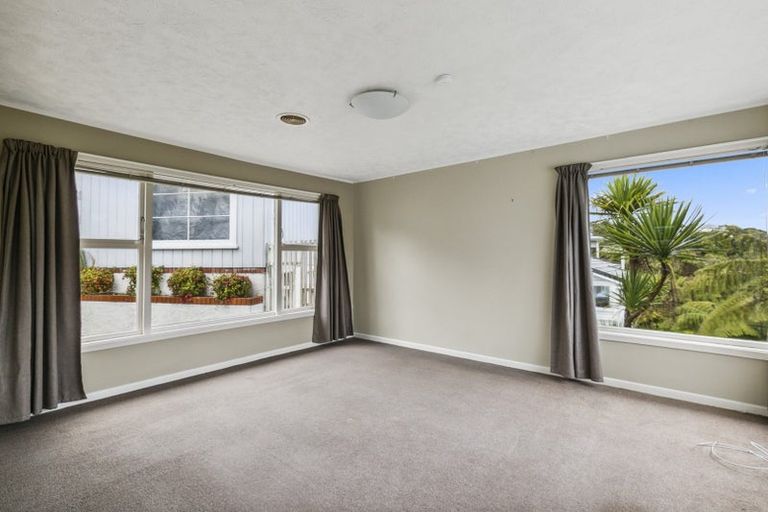 Photo of property in 18 Putnam Street, Northland, Wellington, 6012