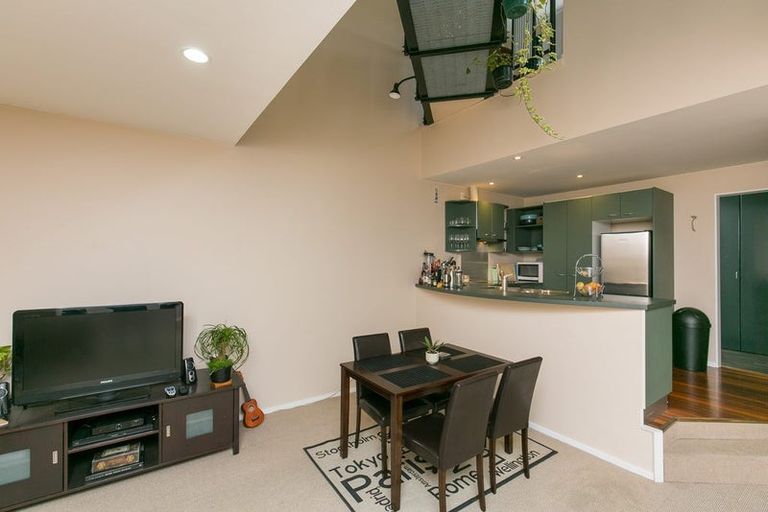 Photo of property in 17u8 Adelaide Road, Mount Cook, Wellington, 6021