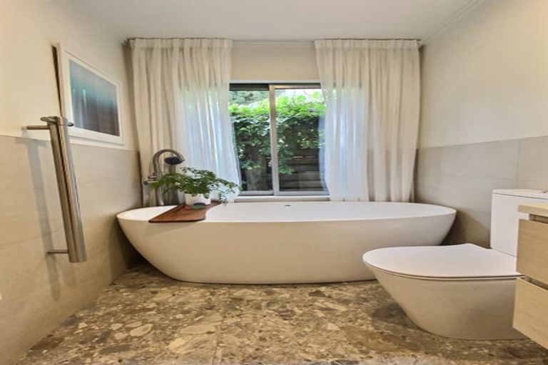 Photo of property in 37 Kawerau Avenue, Devonport, Auckland, 0624
