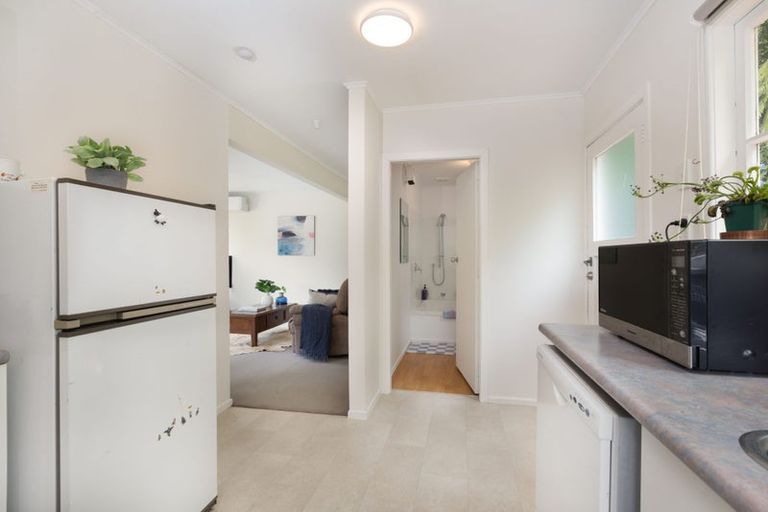 Photo of property in 34 Lyndhurst Road, Tawa, Wellington, 5028