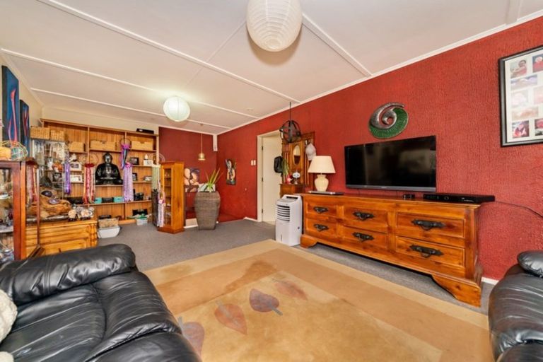 Photo of property in 27 Gemstone Drive, Birchville, Upper Hutt, 5018