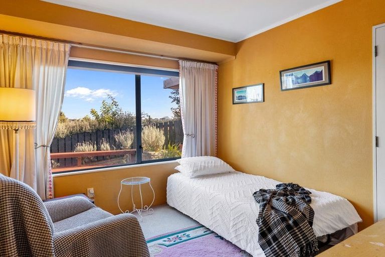 Photo of property in 18 Lorrigan Way, Welcome Bay, Tauranga, 3112