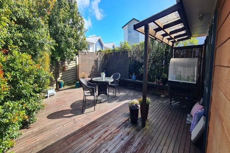 Photo of property in 4a Karamu Street, Te Atatu Peninsula, Auckland, 0610