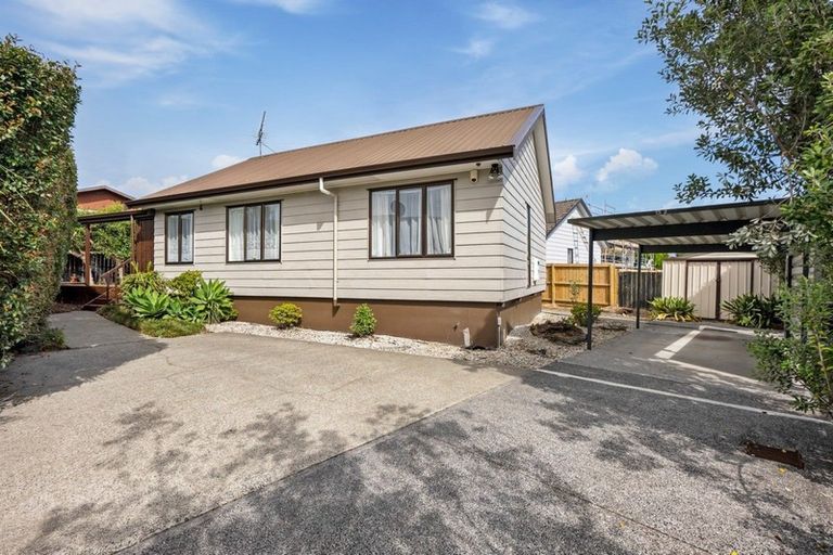 Photo of property in 2/13 De Quincey Terrace, Highland Park, Auckland, 2010