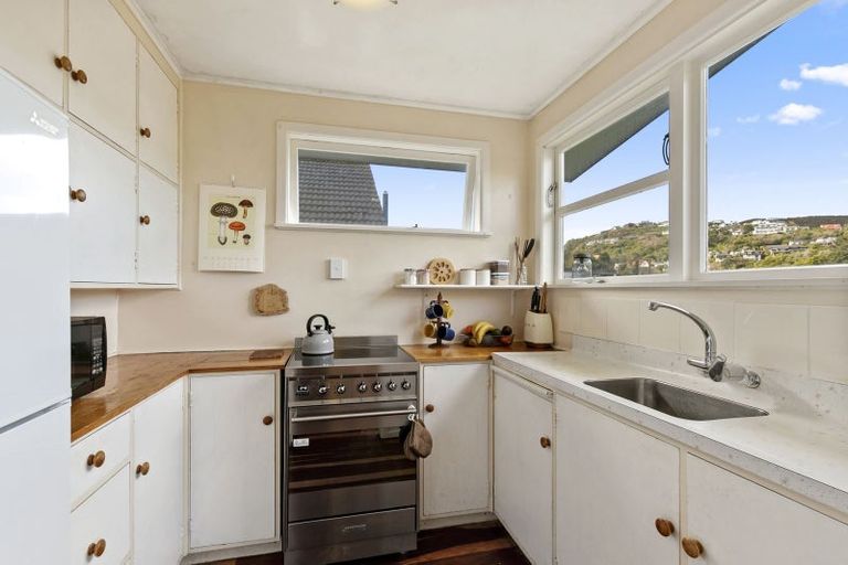 Photo of property in 16a Thurleigh Grove, Karori, Wellington, 6012