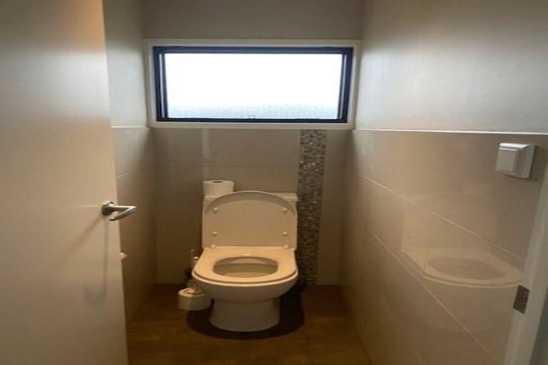 Photo of property in 38 Gosford Drive, Botany Downs, Auckland, 2010
