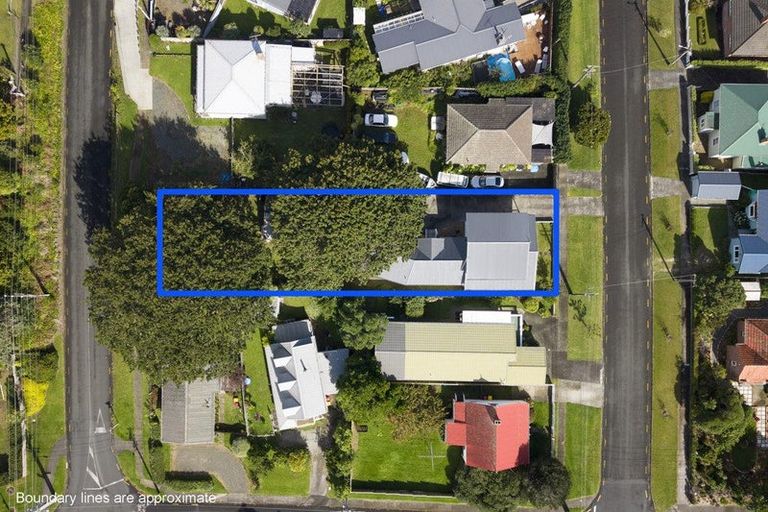 Photo of property in 13 Karaka Street, Helensville, 0800