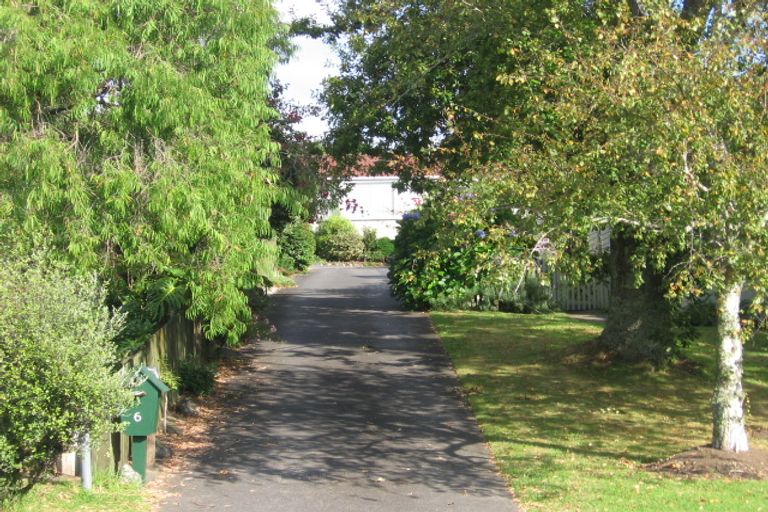 Photo of property in 2/6 Normanton Street, Glenfield, Auckland, 0629