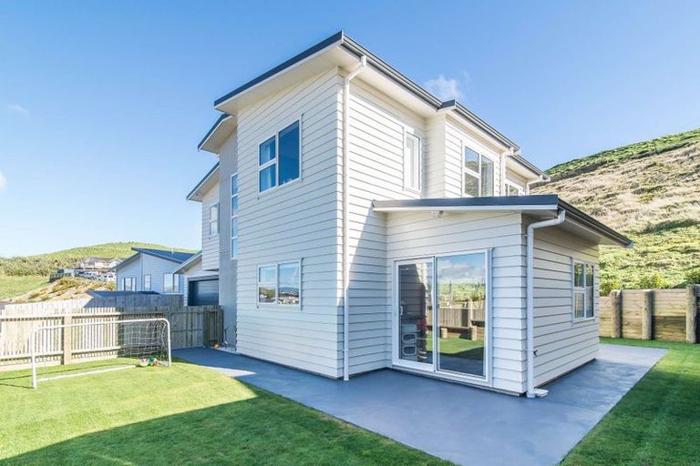 Photo of property in 27 Bickerton Rise, Churton Park, Wellington, 6037