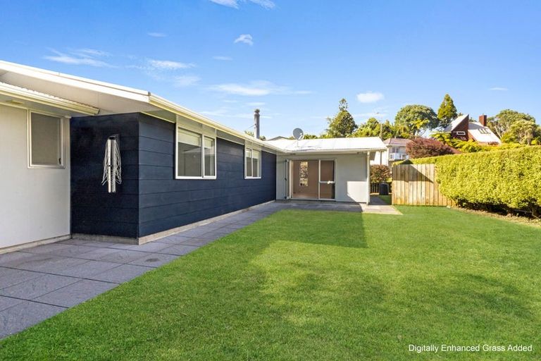 Photo of property in 9 Ambury Place, Merrilands, New Plymouth, 4312