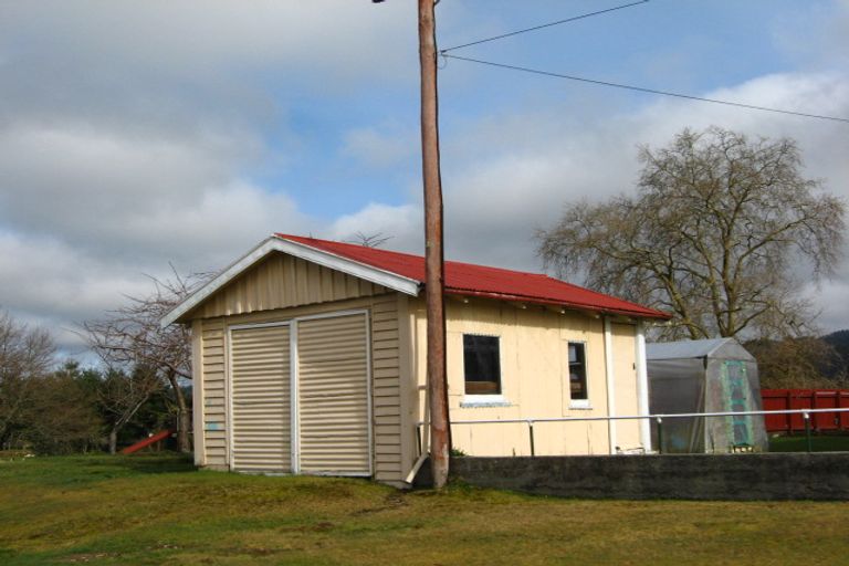 Photo of property in 6 Crampton Road, Reefton, 7830