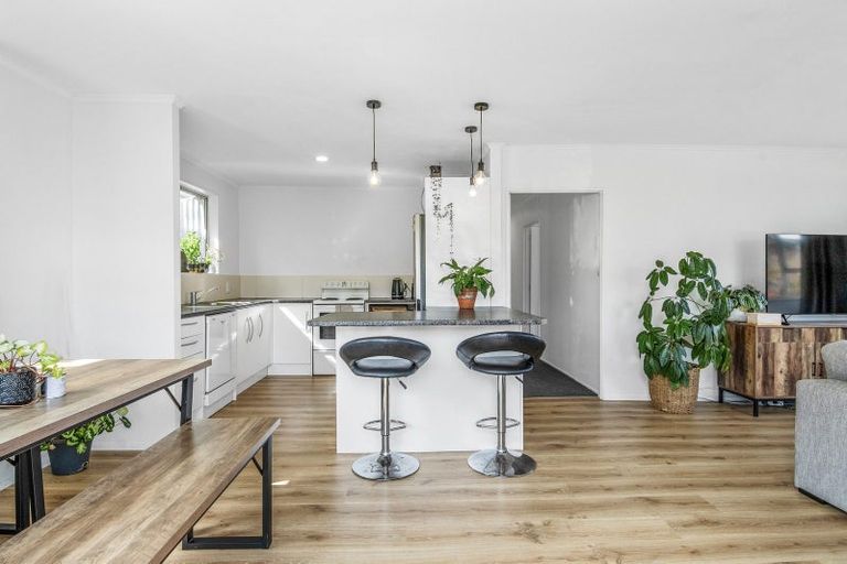 Photo of property in 43 Karaka Street, Helensville, 0800