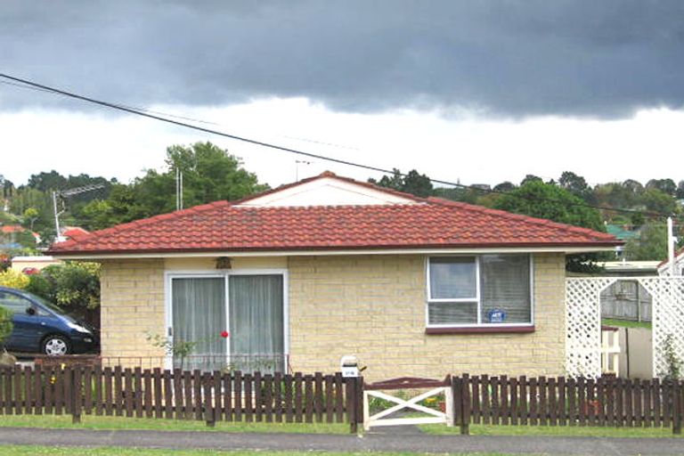 Photo of property in 1/18 Northall Road, New Lynn, Auckland, 0600