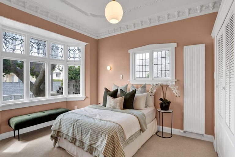 Photo of property in 10 Mangorei Road, Strandon, New Plymouth, 4312