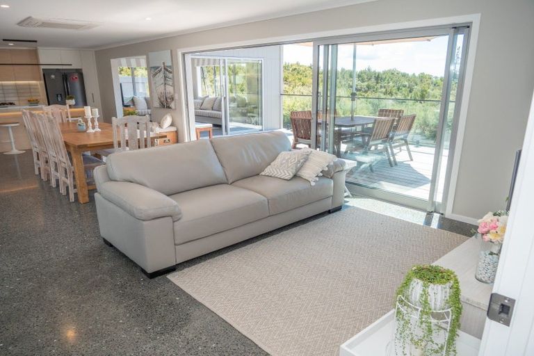 Photo of property in 116 Stratford Drive, Cable Bay, 0420