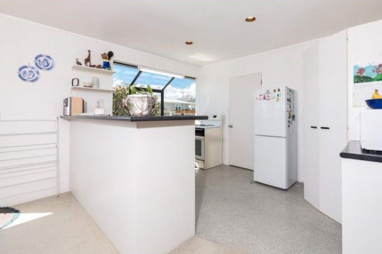 Photo of property in 22 Strid Road, Te Atatu South, Auckland, 0610