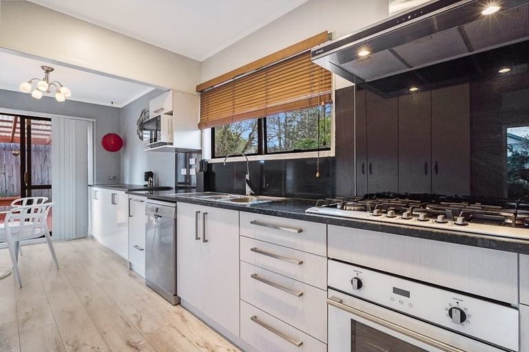 Photo of property in 109 Kemp Road, Massey, Auckland, 0614