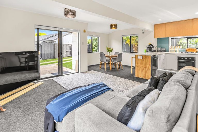 Photo of property in 5b Lyn Grove, Papamoa Beach, Papamoa, 3118