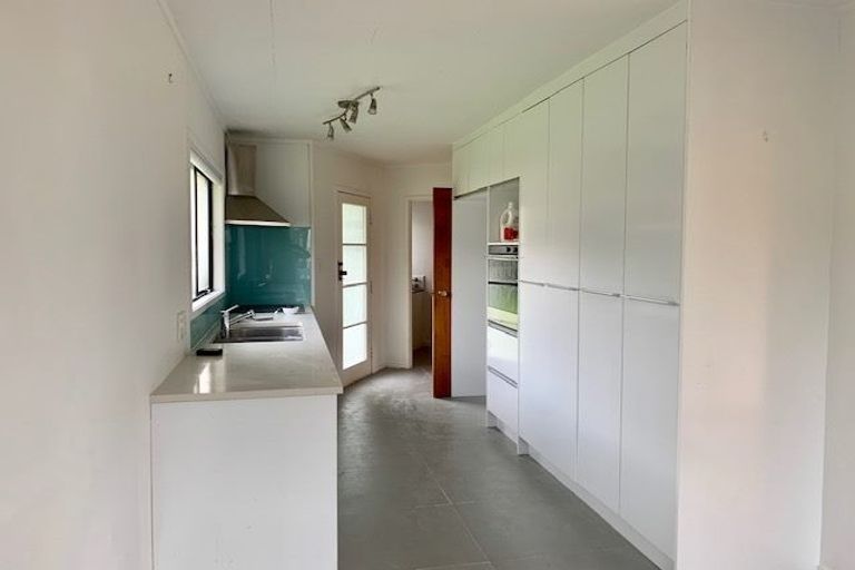 Photo of property in 11 Santiago Crescent, Unsworth Heights, Auckland, 0632