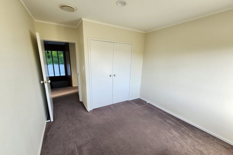 Photo of property in 43 Girrahween Drive, Totara Vale, Auckland, 0629