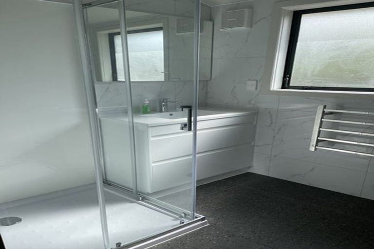 Photo of property in 35 Farwood Drive, Henderson, Auckland, 0612