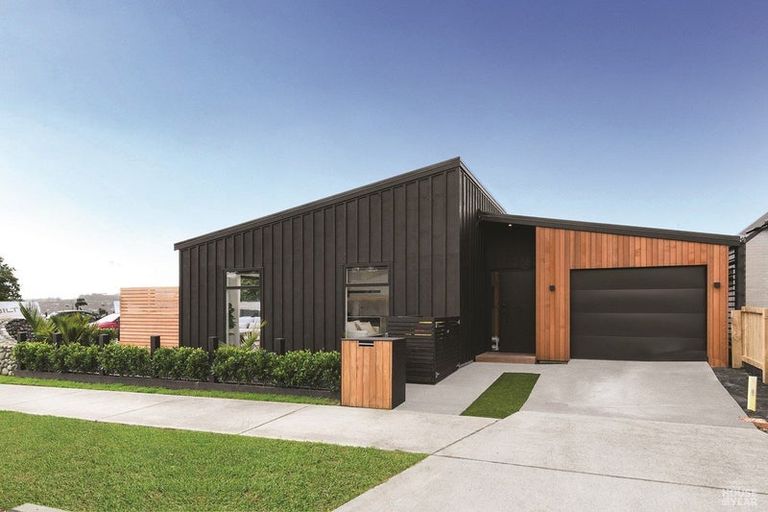 Photo of property in 2 Makete Crescent, Hobsonville, Auckland, 0618