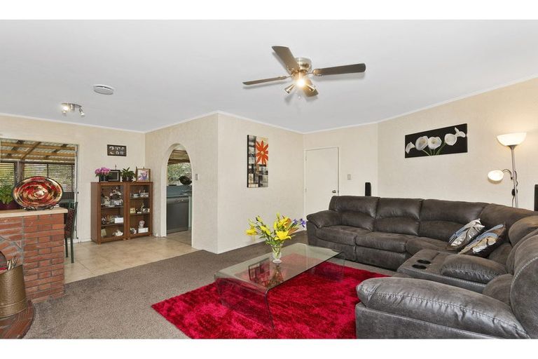 Photo of property in 22 Manapouri Place, Pakuranga Heights, Auckland, 2010