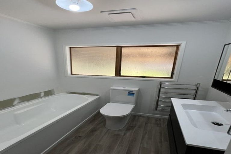 Photo of property in 16 Goldnib Place, Randwick Park, Auckland, 2105