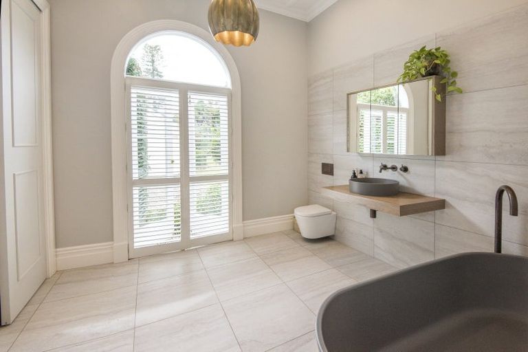 Photo of property in 15 Jubilee Avenue, Devonport, Auckland, 0624