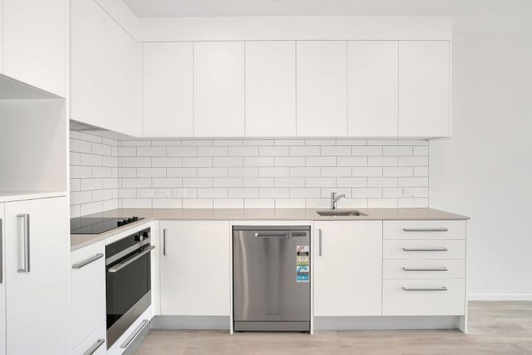 Photo of property in 25 Potter Avenue, Northcote, Auckland, 0627