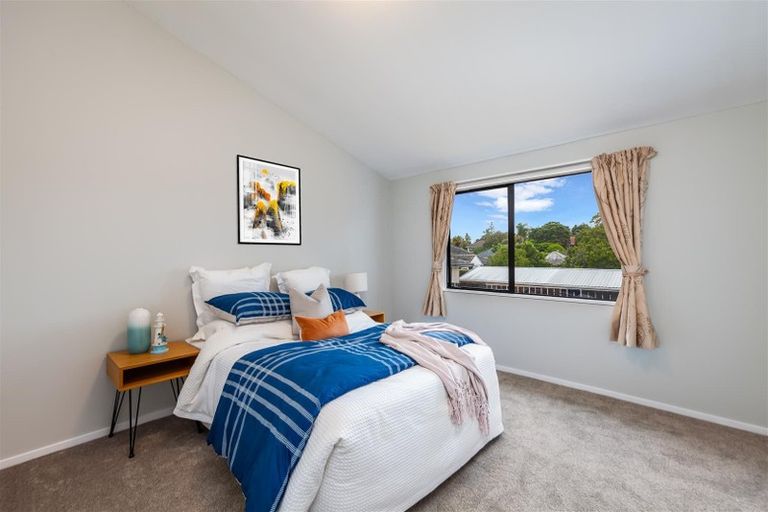 Photo of property in 2/11 Brookfield Road, Te Atatu Peninsula, Auckland, 0610