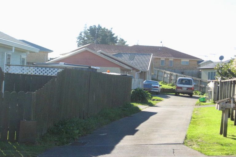 Photo of property in 1/23 Bernina Place, Weymouth, Auckland, 2103