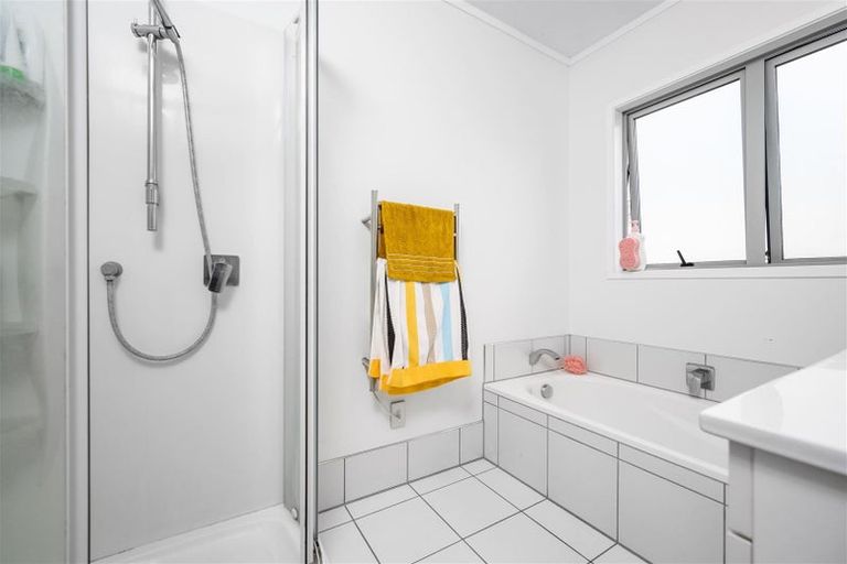 Photo of property in 1/37 Woodlands Crescent, Browns Bay, Auckland, 0630