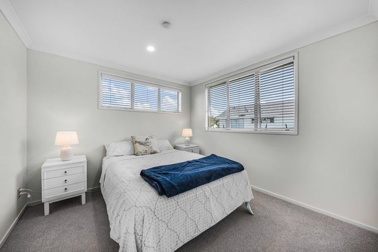 Photo of property in 7f Clearwater Cove, West Harbour, Auckland, 0618