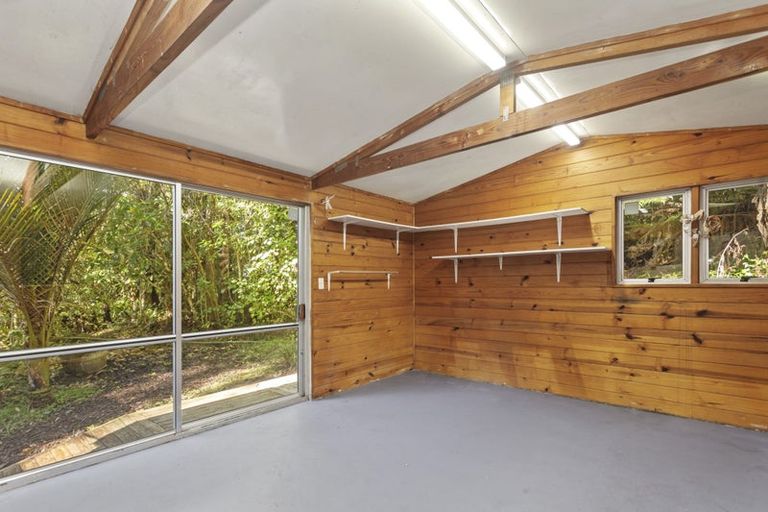 Photo of property in 1 Ngaio Road, Titirangi, Auckland, 0604