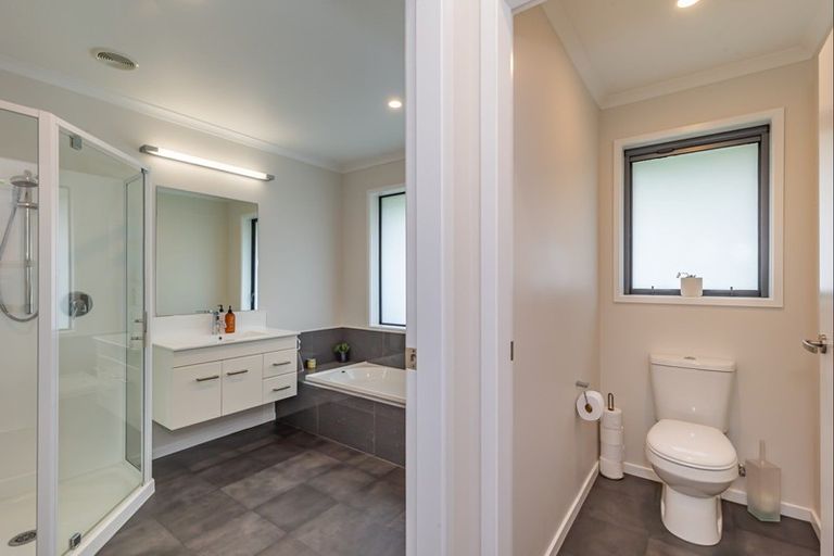 Photo of property in 52 Garth Road, Levin, 5571